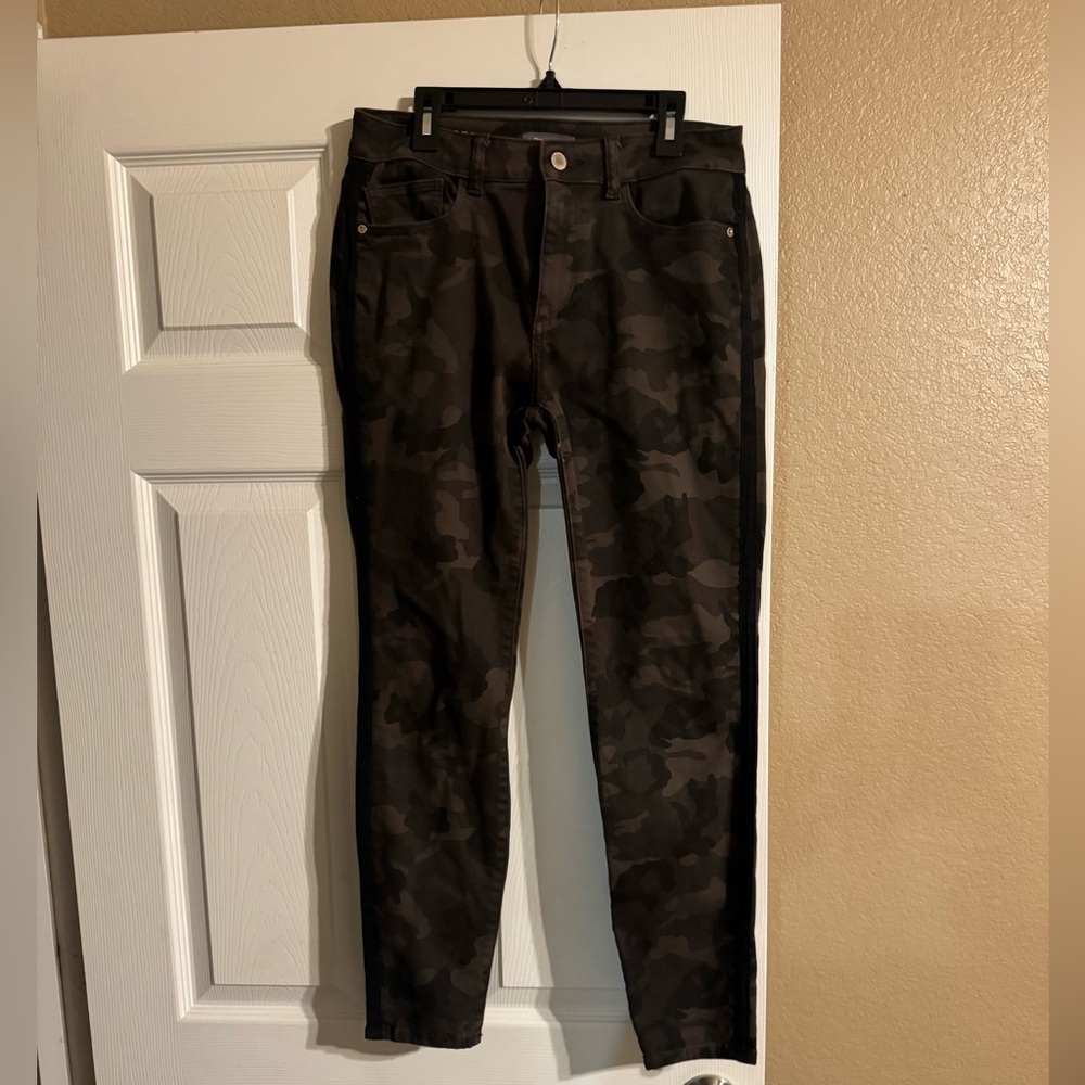 DL1961 Women's Skinny Jeans in Dark Camo